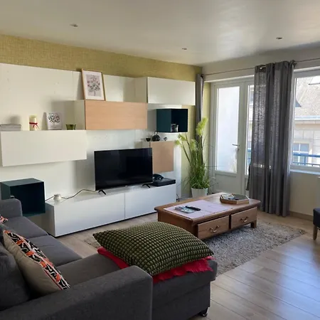2p En Hyper Centre De - Lumineux Avec Balcon - 2/3 Couchages. - Fr-1-349-221 *